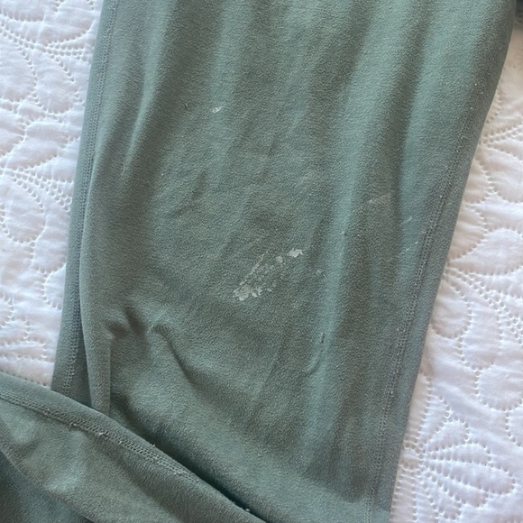 Vuori pants worn before with stains (paint) - Picture 2 of 4